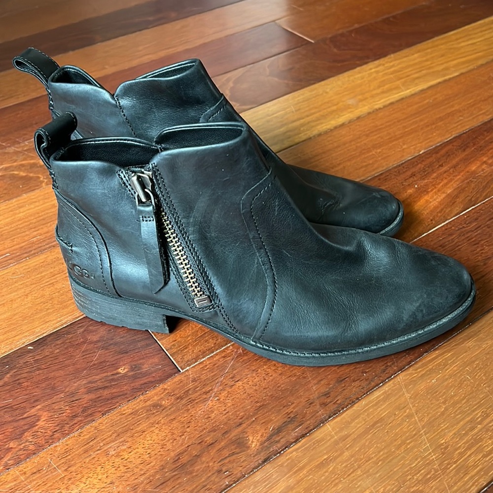 Black Leather Ugg Ankle booties Size 9